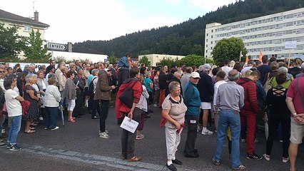 Manifestation devant l'hôpital de Remiremont