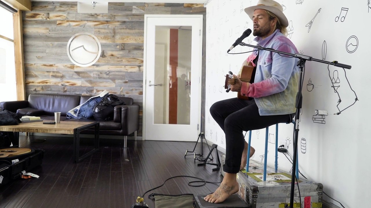Xavier Rudd Performs "Walk Away" at The Inertia HQ