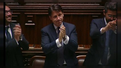 Investido Giuseppe Conte