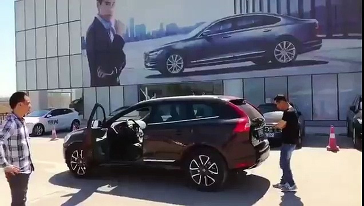 HỆ THỐNG PHANH TỰ ĐỘNG HỖ TRỢ KHI LÙI XE