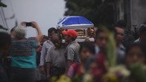 Guatemala sepulta a sus muertos tras la  erupción del Volcán de Fuego