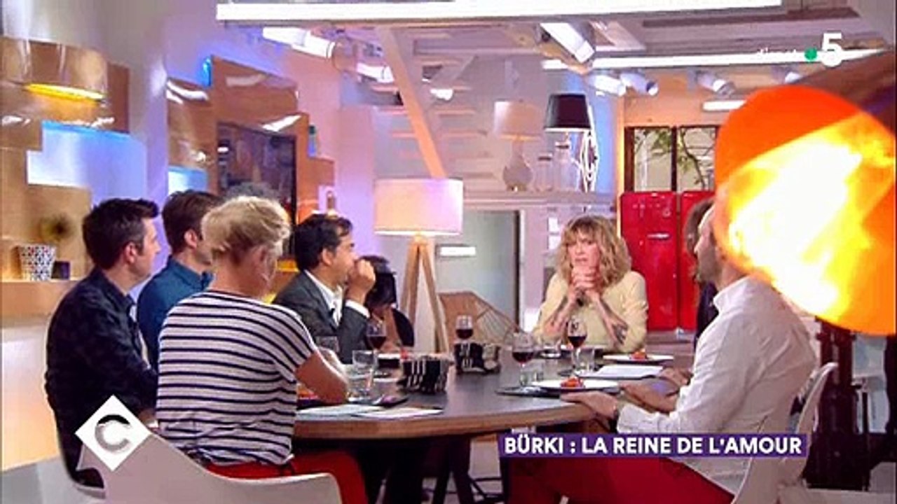 Daphné Burki réagit à l'arrêt de sa quotidienne sur Europe 1 dans "C à vous" et vise la nouvelle direction - Regardez