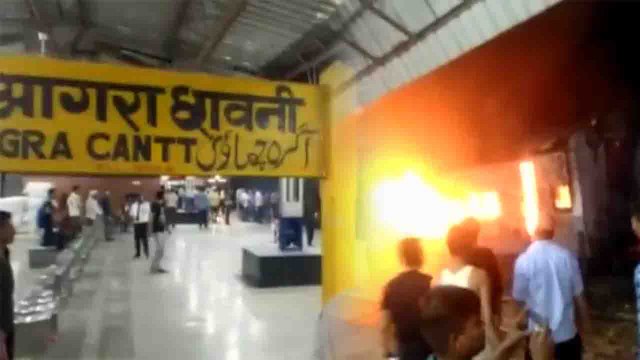 Indian Railways train catches fire at Agra Cantt Railway Station, Watch Video | Oneindia News