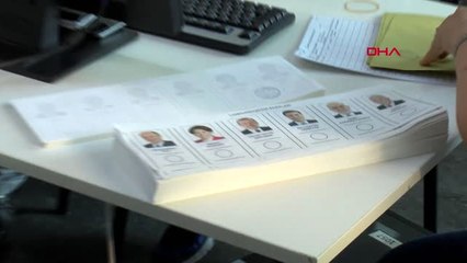 Atatürk Havalimanı'nda Oy Verme İşlemi