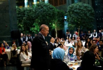 Erdoğan'dan "KYK Borçları Silinecek mi?" Sorusuna Cevap: Yapmayacağım Şeyin Sözünü Vermem