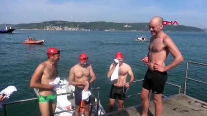 Çanakkale Boğazı’nı yüzerek geçtiler