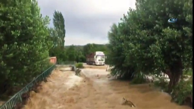 Kastamonu Taşköpr'de Sağanak Yağış Nedeniyle Mahalleyi Su Bastı