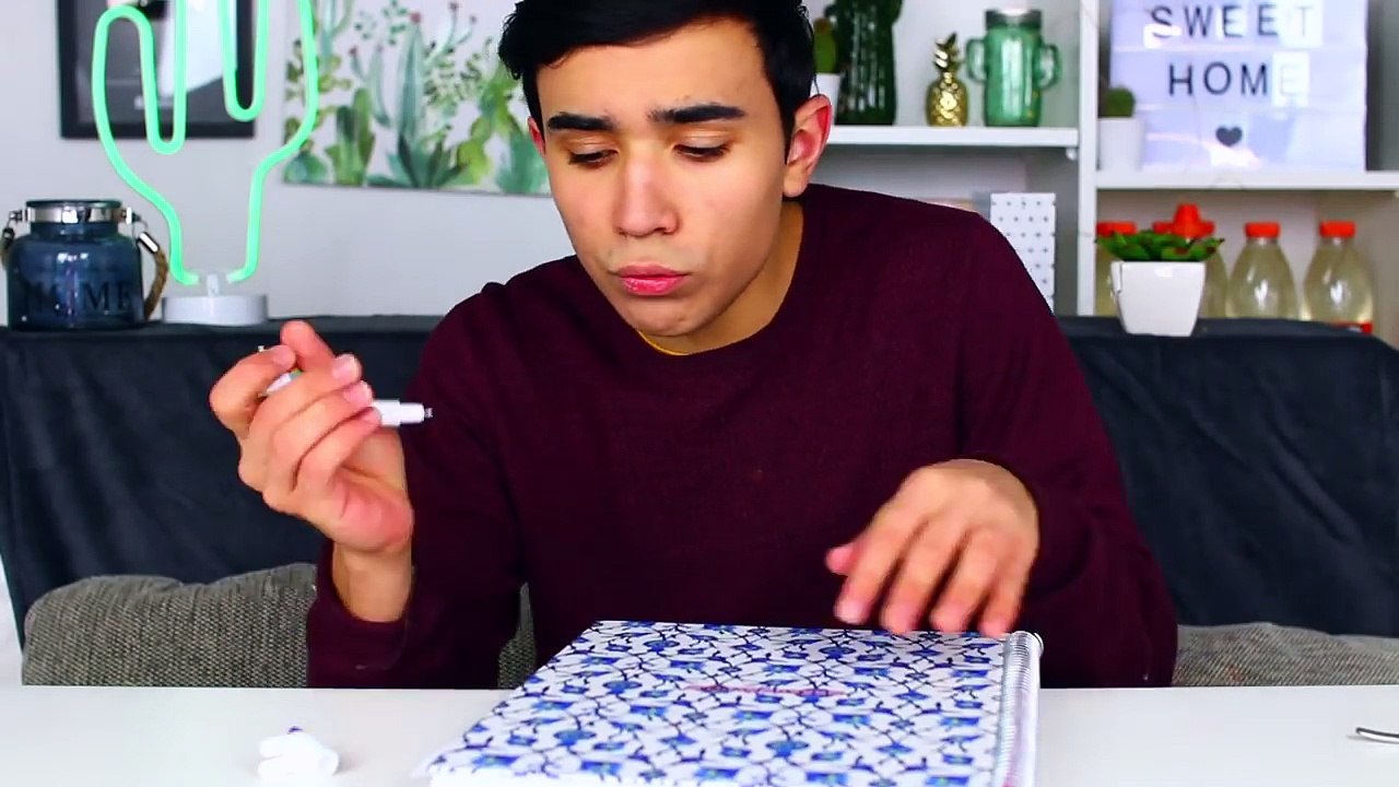 JE TESTE DES FOURNITURES SCOLAIRES BIZARRES -!! JustJonathan