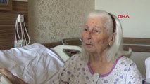 96 Yaşında Kalça Kırığıyla Girdi, Yürüyerek Çıktı