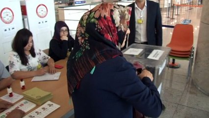 Esenboğa Havalimanı'nda oy kullanma işlemi başladı