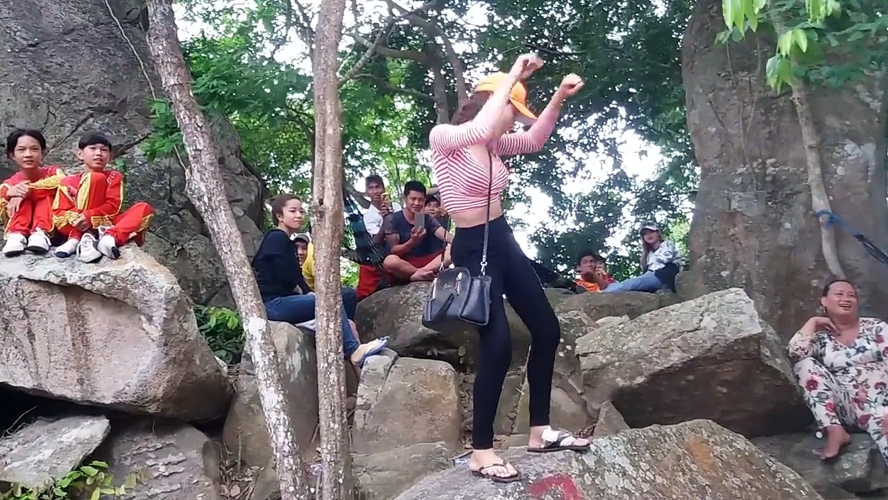 khi khi ve rung
