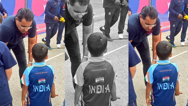 Waqar Younis post picture with Indian fan, says cricket can bring peace to the world|वनइंडिया हिन्दी