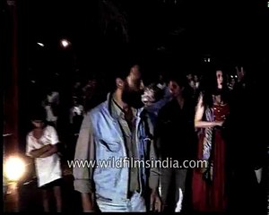 Ketan Mehta directs Shahrukh Khan and Deepa Shahi on the set of  Maya Memsahab