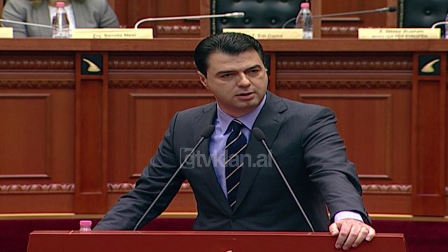Opozita bllokon parlamentin