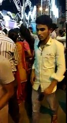பொது இடத்தில காம லீலை செய்து மாட்டிக்கொண்ட நபர் வீடியோ இணைப்பு