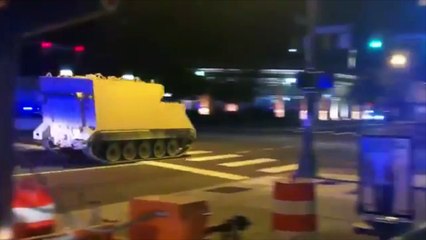 Policía persigue a carro blindado: sólo en películas y en Estados Unidos