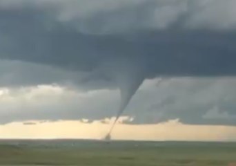Moments of Tornado's Formation and Touchdown Seen in Wyoming