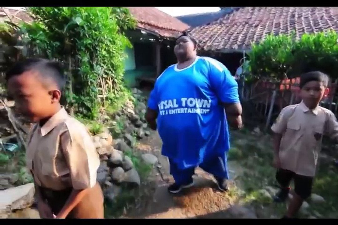 Lenfant Le Plus Gros Du Monde 11 ans et 192kg : Il est l'enfant le plus gros du monde - Vidéo Dailymotion
