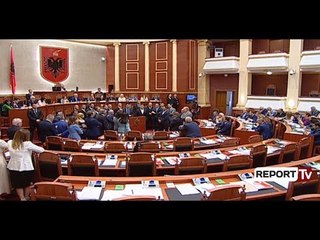 Basha 1 orë e 30 minuta në foltore, miratohen pr/ligjet, Ruçi: Vijojeni shfaqjen në Facebook-ut