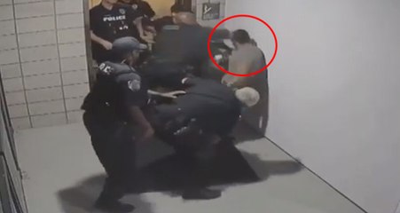ABD Polisi Silahsız Genci Bayıltana Kadar Dövdü! O Anlar Kamerada
