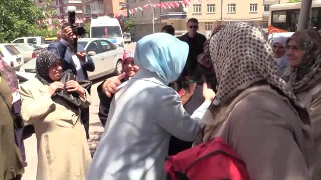 Öznur Çalık: Milletimiz Kimin Yaptığını, Kimin Yıkmak İstediğini Biliyor