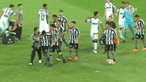 Zagueiro do Botafogo sofre choque na cabeça e deixa o estádio de ambulância