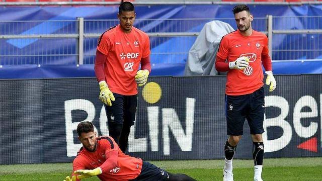 Areola vole au secours de Lloris