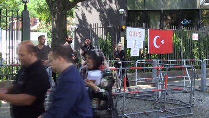 - Berlin'de Türkler 24 Haziran Seçimleri İçin Oy Kullanmaya Başladı