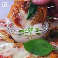 بالفيديو طريقة تحضير بيتزا دائرية بعجينة الباف باستري الهشة