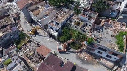 Gaziosmanpaşa’da 23 binanın yıkım anı havadan görüntülendi