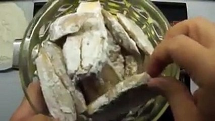 الطريقة الصحيحة لقلي الباذنجان دون اكتسابه الكثير من الزيت بالفيديو