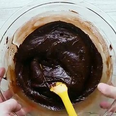 طريقة عمل أيس كريم البراوني بالفيديو