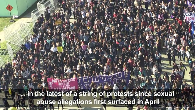 Chileans protest for a non-sexist education