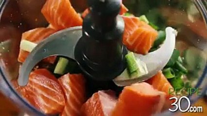 طريقة عمل برجر السالمون بصوص الأفوكادو بالفيديو