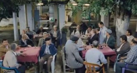 Kahvede Çay İçen Adam Kendisini Uyaran Eski İmamı Kafasına Sandalye ile Vurarak Yaraladı
