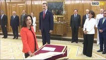 El nuevo Gobierno de Sánchez promete sus cargos sin símbolos religiosos y con la fórmula 