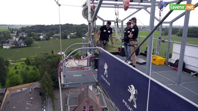 L'Avenir - Record du monde de sauts à l'élastique