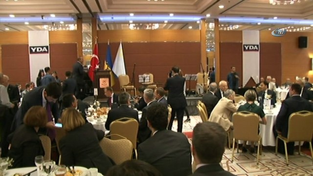 Dışişleri Bakanı Mevlüt Çavuşoğlu, 'Kırım ilhakını tanımadık, tanımayacağız. Batı ülkelerinde Kırım'ı unutmaya başlayan ülkeler görüyoruz. Bugün Kırım'ı unutursanız yarın Ukrayna'nın başına bir şey gelise bundan siz sorumlu olursunuz' dedi.