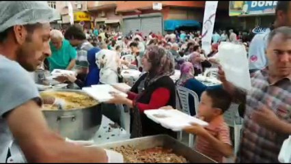Kadirli’de 15 Bin kişi sokak iftarında orucunu açtı