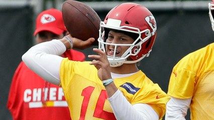 Mahomes throws to Watkins, Hill during third week of OTAs