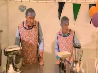 ChuckleVision - S17, E14: Let Them Beat Cake