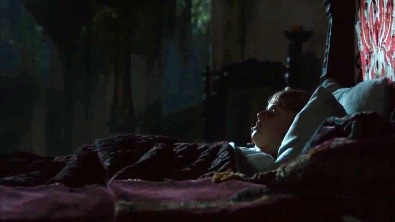 Margaery seduces Tommen