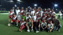 Milli futbolcular Kızılay için sahaya çıktı