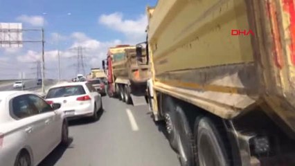 İstanbul Tem Bağlantı Yolunda Kamyon Kazası : 3 Yaralı - 1