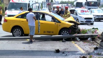 Kararsız Sürücü Direğe Çarptı