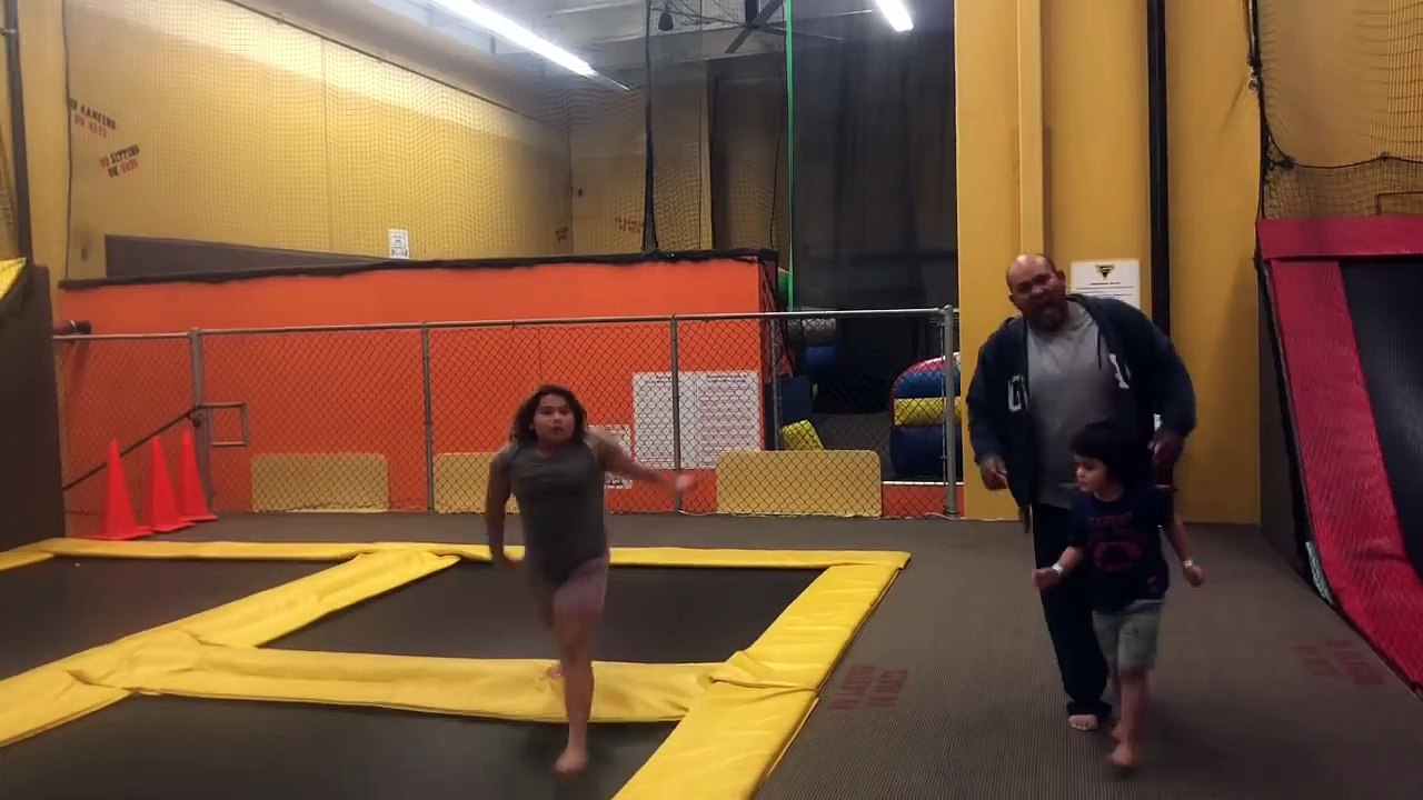 TRAMPOLINE PARK TO OURSELVES FOR MARY'S  BIRTHDAY! BONUS VLOG!
