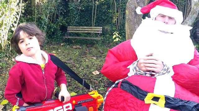 STORY TIME de NOEL - On a ATTACHÉ le PERE NOEL ! Mais pourquoi -