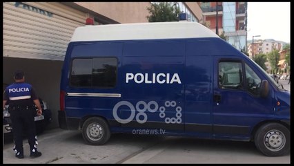 Ora News - Arrest me burg 3 të arrestuarve për vrasjen e biznesmenit në Vlorë