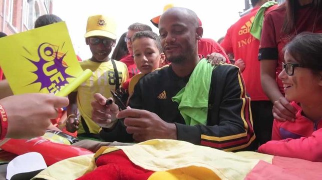 Visite de Kompany et Chadli à l'école de l'Allée Verte à Bruxelles