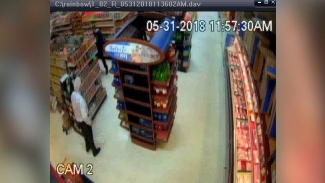 Police Officer Perfectly Hurls Cans Of Beans At Hammer-Wielding Suspect In Panama City